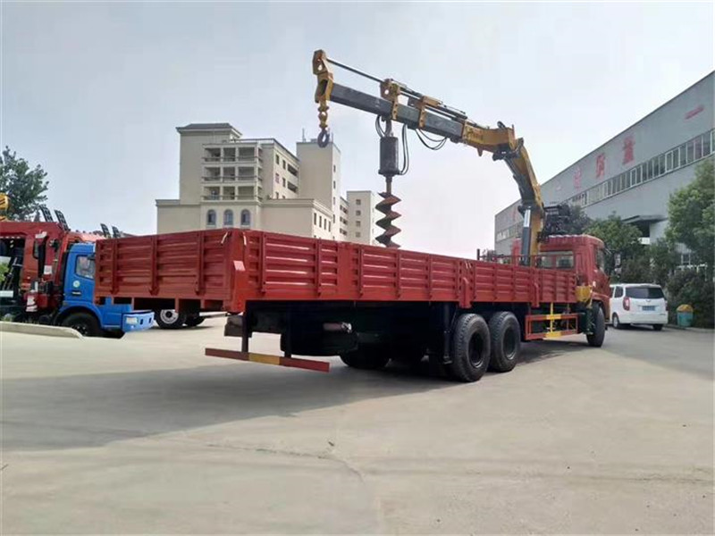 東風后八輪徐工12噸折臂隨車吊圖片展示3 東風后八輪徐工12噸折臂隨車吊圖片展示3