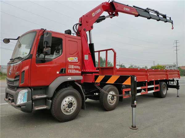 柳汽乘龍12噸折臂隨車吊