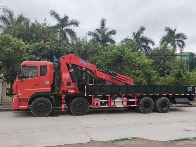 江威吊機(jī)16噸折臂東風(fēng)天龍前四后八隨車吊圖片展示3