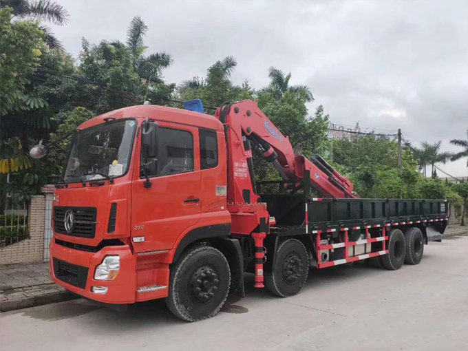 江威吊機(jī)16噸折臂東風(fēng)天龍前四后八隨車吊圖片展示4