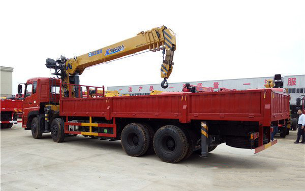 徐工14噸天龍前四后八東風(fēng)隨車吊圖片展示3