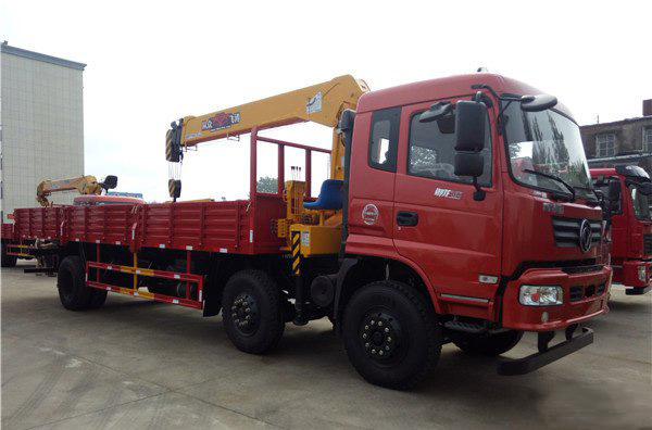 飛濤8噸三軸東風(fēng)隨車吊（東風(fēng) -- 御龍8噸隨車起重運(yùn)輸車）