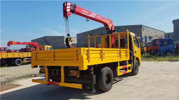 東風福瑞卡藍牌三一3.2噸隨車吊圖片展示3