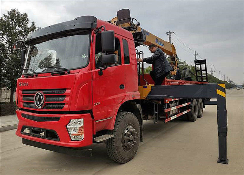 東風暢行后八輪徐工12噸隨車吊挖機平板爬梯