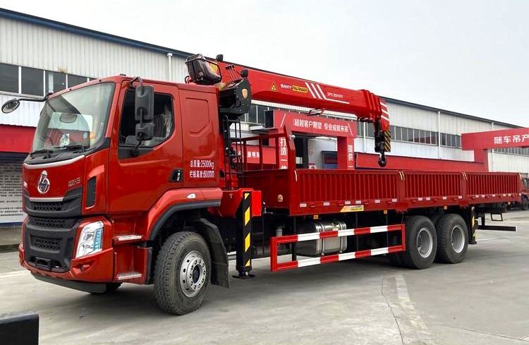 國六三一吊機12噸東風柳汽乘龍隨車吊