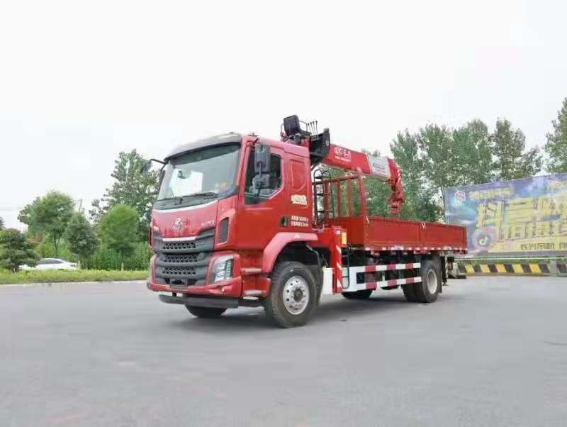 東風柳汽長興8噸隨車吊