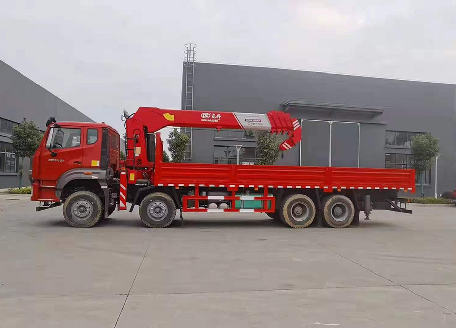 重汽豪沃長興14噸隨車吊