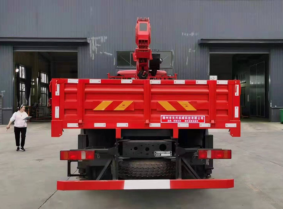 重汽豪沃長興14噸隨車吊