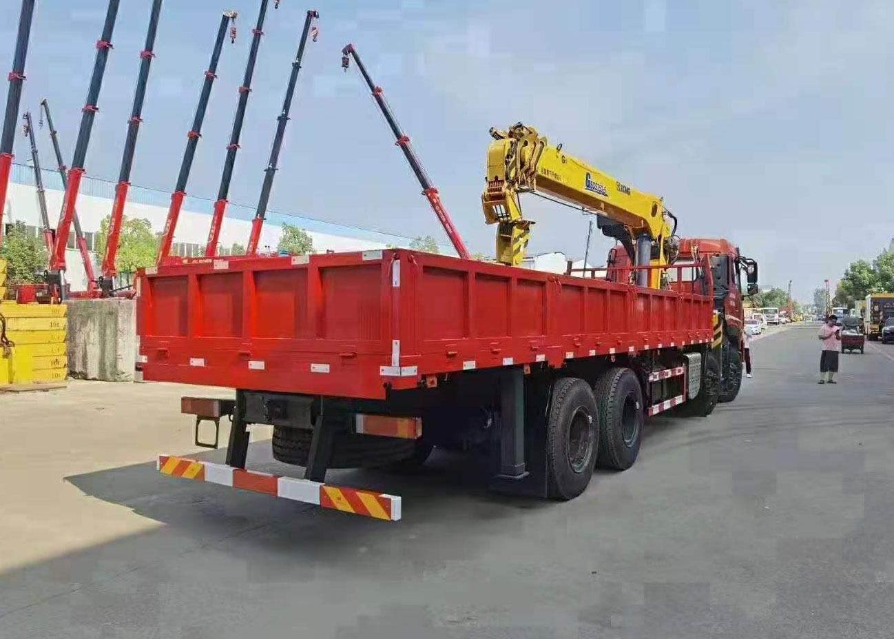 東風(fēng)天龍徐工14噸隨車(chē)吊 國(guó)六410馬力圖片展示4 東風(fēng)天龍徐工14噸隨車(chē)吊 國(guó)六410馬力圖片展示4