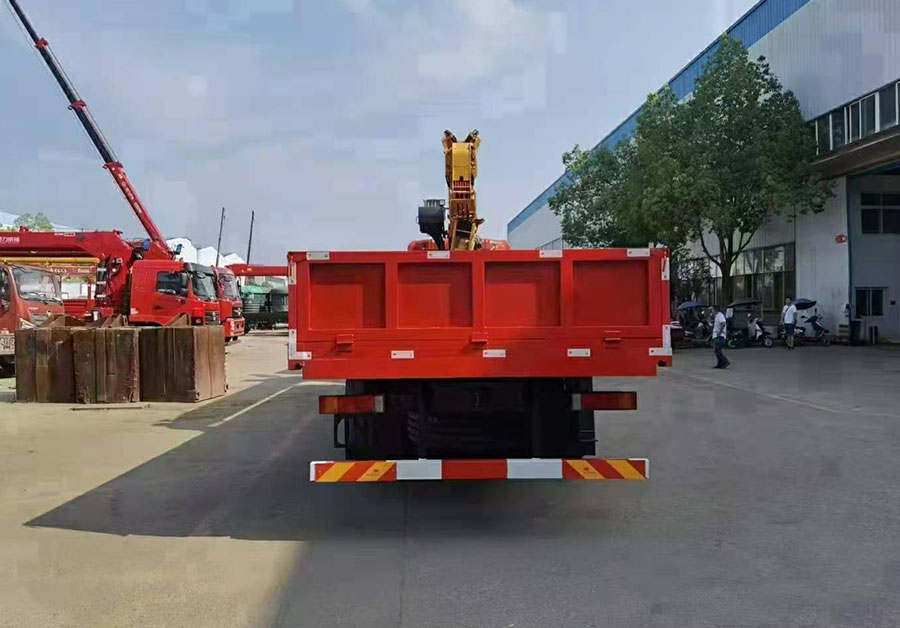 東風(fēng)天龍徐工14噸隨車(chē)吊 國(guó)六410馬力圖片展示7 東風(fēng)天龍徐工14噸隨車(chē)吊 國(guó)六410馬力圖片展示7