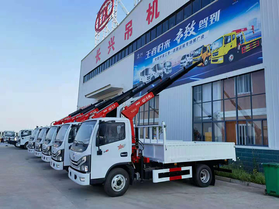 上海易家搬用公司訂購(gòu)10臺(tái)藍(lán)牌隨車(chē)吊