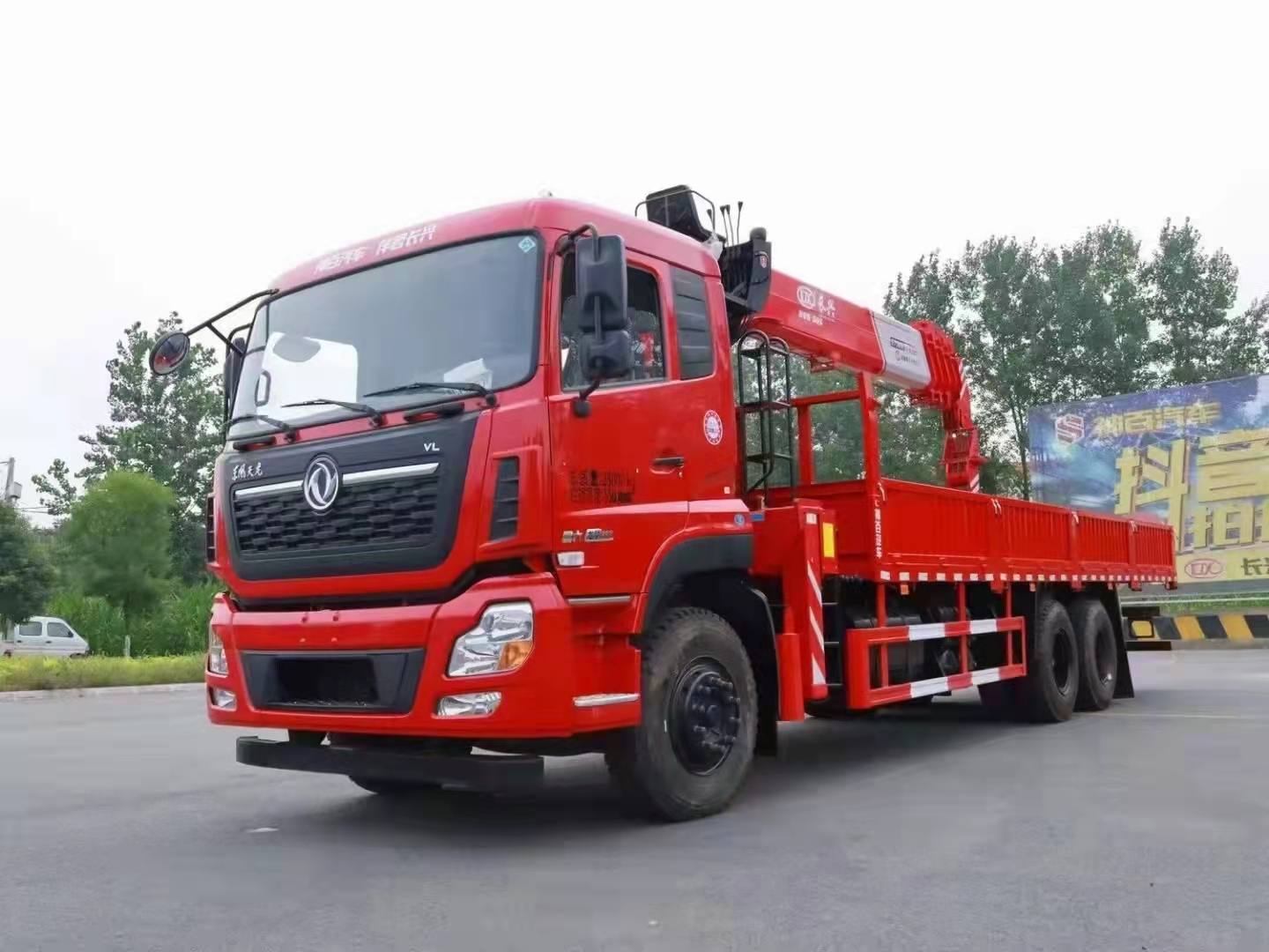 東風天龍龍擎300 長興12噸隨車吊圖片展示6 東風天龍龍擎300 長興12噸隨車吊圖片展示6