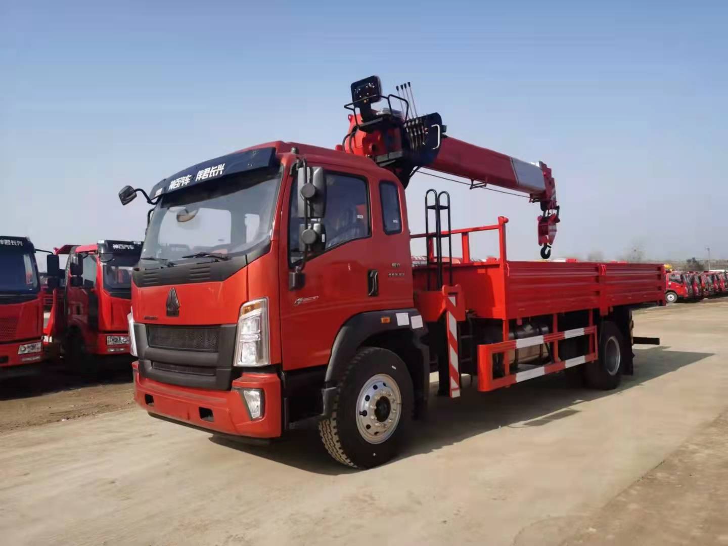 重汽豪沃G5X8噸隨車吊 