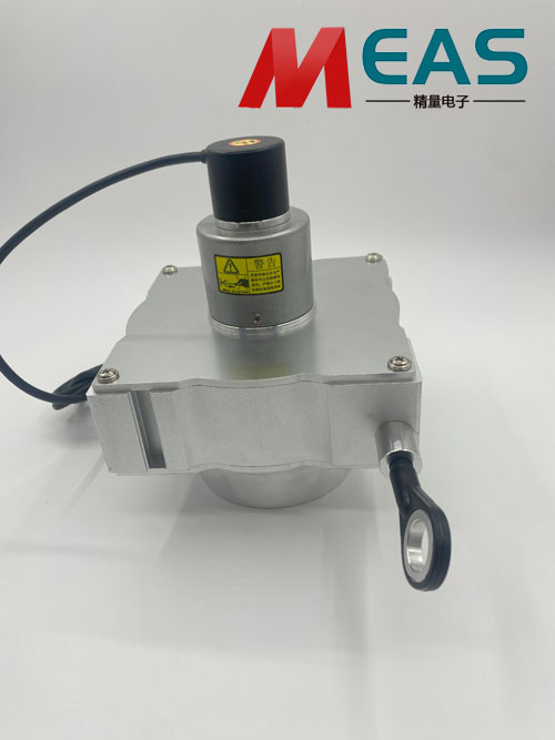 ����λ�ƾ��a��ݔ����̖�����ڿ���ϵ�y(t��ng)֮�g